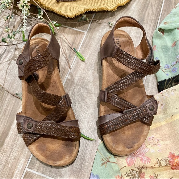 Taos brown woven leather trulie sandals - Picture 2 of 6